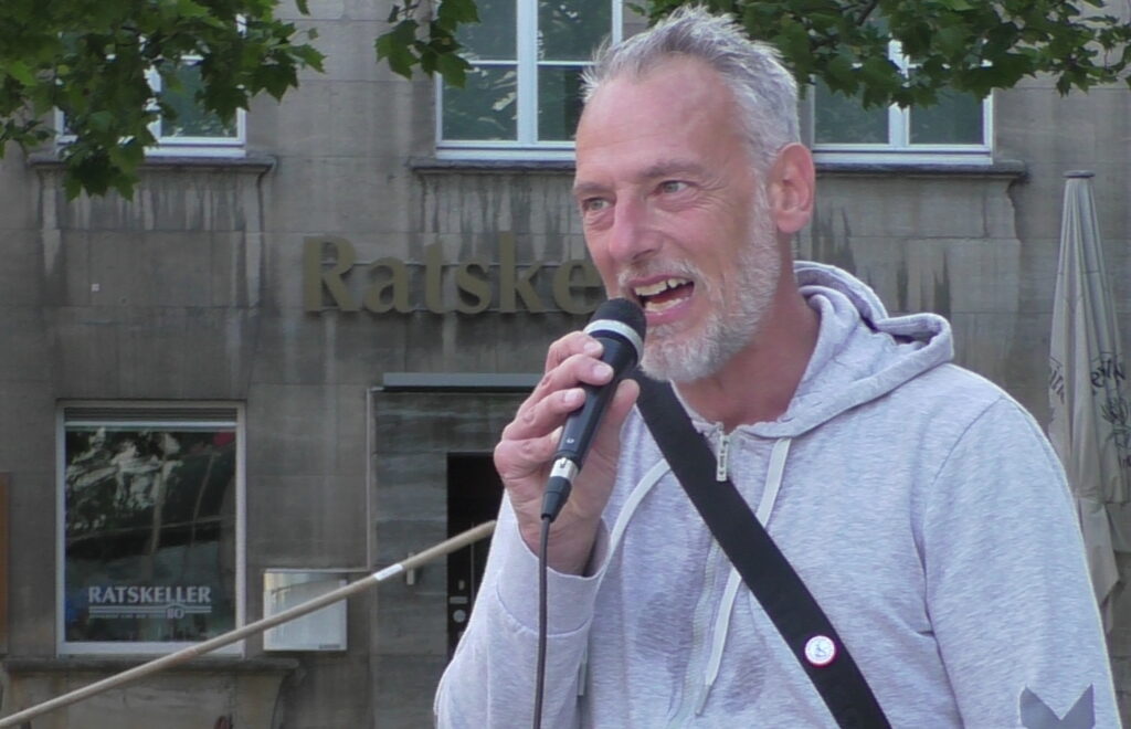 Anmelder der unzähligen Montagsspaziergänge in Bochum Christian Riepenhoff. Foto: Heiko Grabowski