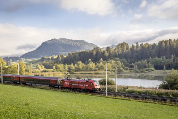 Eisenbahn in der Landschaft Foto: ÖBB, Harald Eisenberger