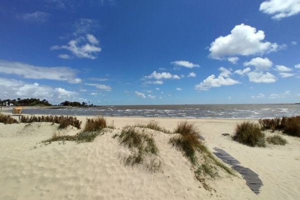 Der Strand Playa Ramirez in Montevideo. Foto: Folkard Wülfers