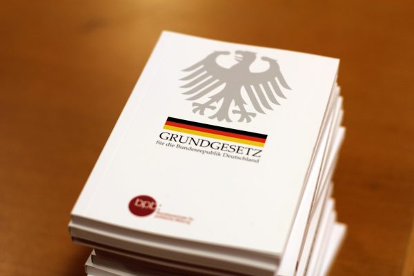 Gesetzesbuch, Grundgesetz, Demokratie